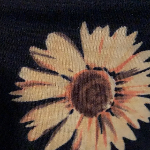 BLACK SUNFLOWER PRINT FORM FITTING TANK TOP - Picture 9 of 11